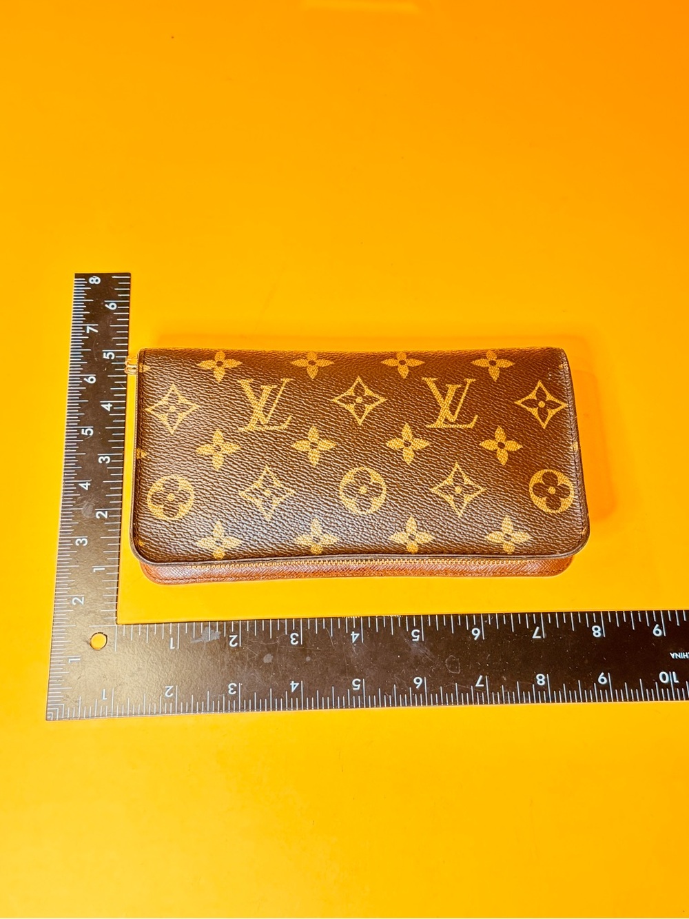 Louis Vuitton Monogram Canvas Brown Zip Wallet - Picture 2 of 15
